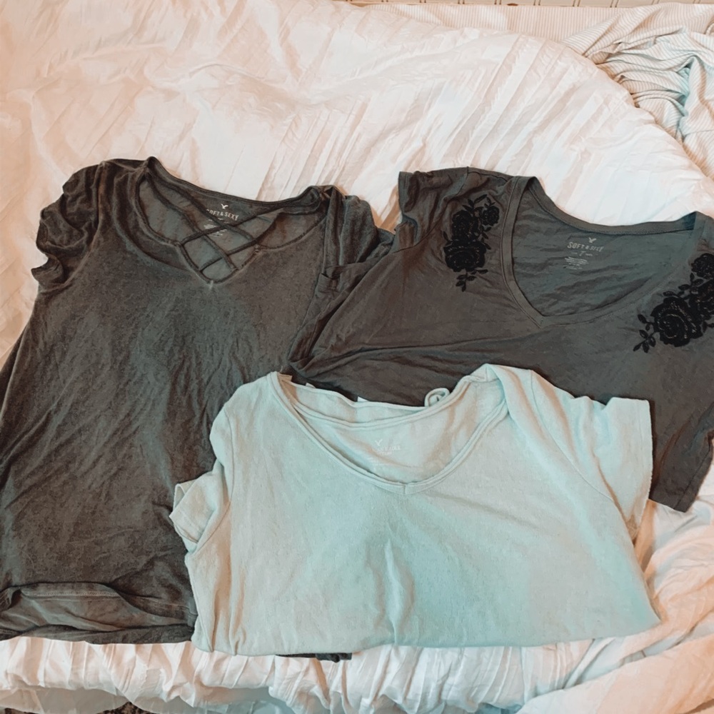 3 American Eagle T shirts